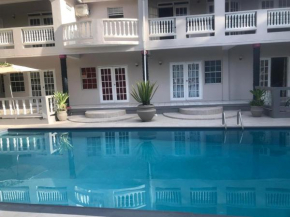 Bay Heights Escape Aparthotel - Poolside Deluxe Studios